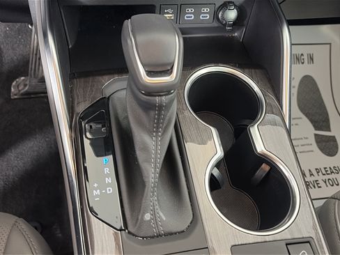 Used 2023 Toyota Highlander Platinum image 28