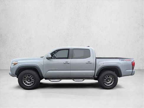 Used 2018 Toyota Tacoma TRD Off-Road image 9