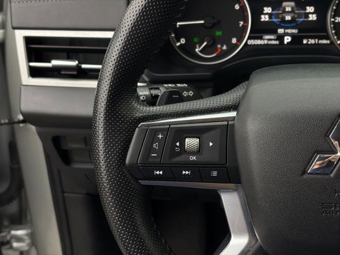 Used 2024 Mitsubishi Outlander SE image 16