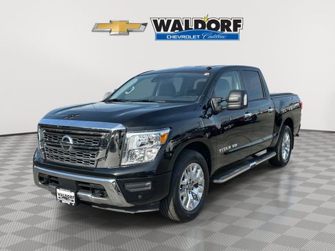 Used 2020 Nissan Titan SV w/ SV Convenience Package image 3