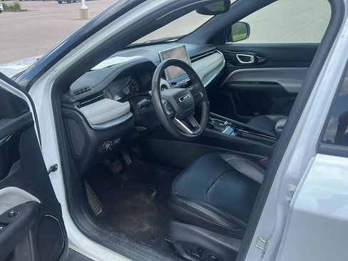 Used 2023 Jeep Compass Limited AWD/4WD image 8