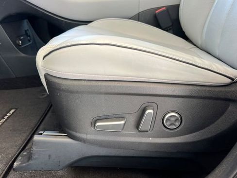Used 2023 Hyundai Palisade SEL w/ Premium Package FWD image 13