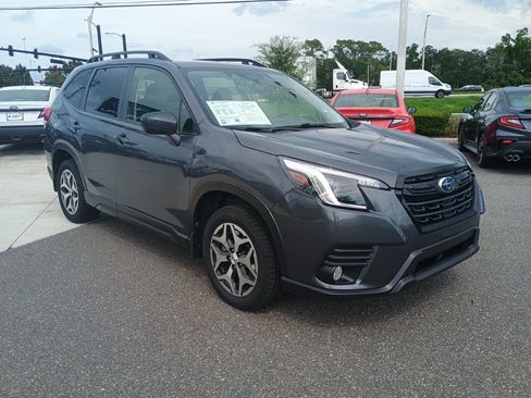 Used 2023 Subaru Forester Premium AWD/4WD image 3