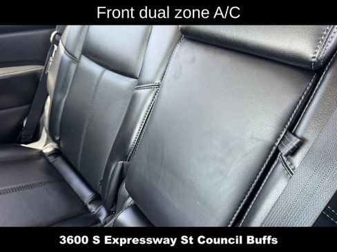 Used 2020 Nissan Pathfinder SL FWD image 14