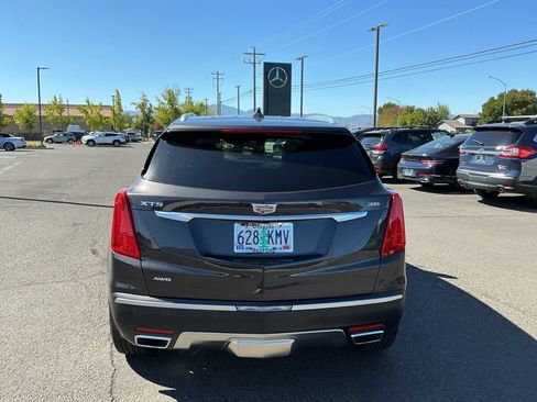 Used 2017 Cadillac XT5 Platinum w/ Driver Assist Package AWD/4WD image 9