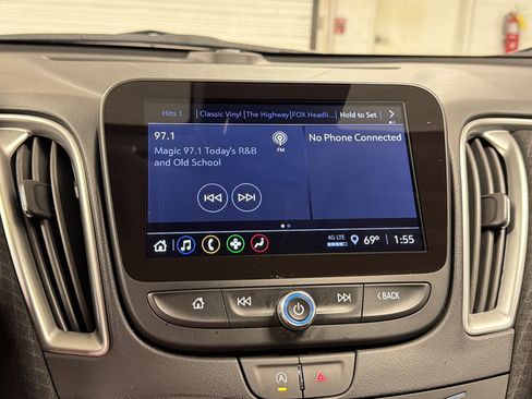 Used 2025 Chevrolet Malibu LT FWD image 24