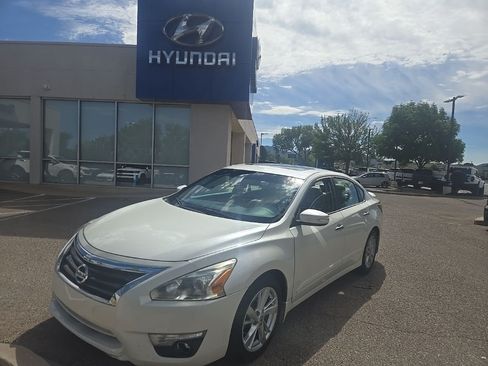 Used 2015 Nissan Altima 2.5 SL w/ Technology Package FWD image 1