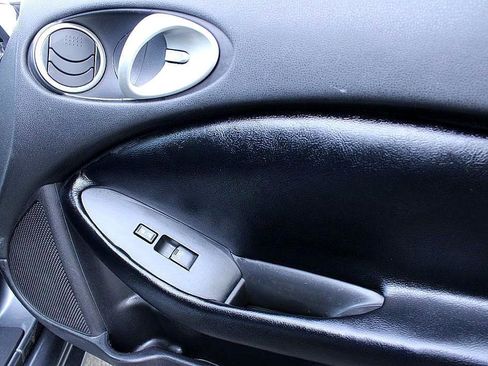 Used 2014 Nissan 370Z Coupe image 18