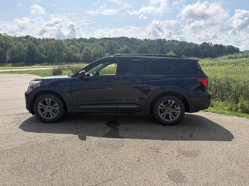 Used 2022 Ford Explorer XLT w/ Equipment Group 202A AWD/4WD image 2