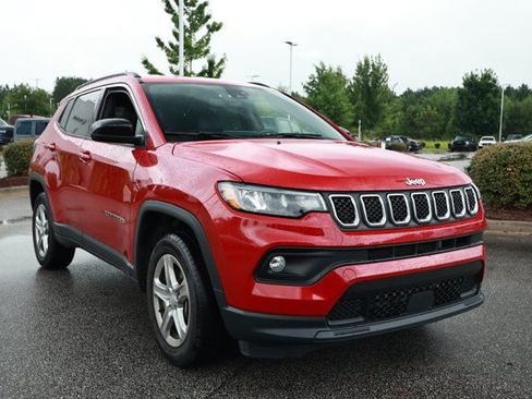 Used 2024 Jeep Compass Latitude AWD/4WD image 3