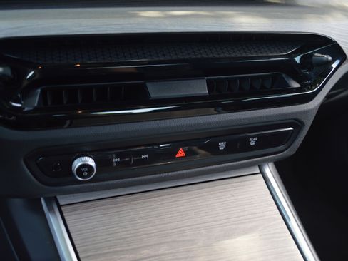 Certified 2025 BMW 330i Sedan RWD image 23