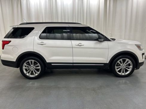 Used 2018 Ford Explorer XLT w/ Equipment Group 202A image 7