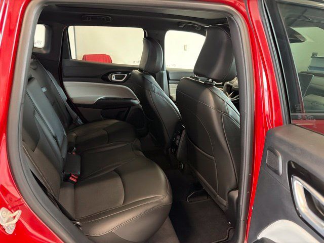 Used 2023 Jeep Compass Limited w/ Sun and Sound Group AWD/4WD image 36
