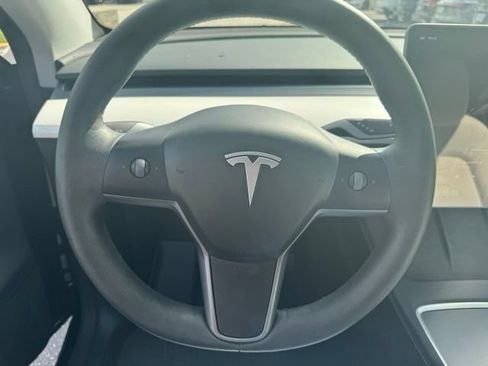 Used 2025 Tesla Model Y Long Range AWD/4WD image 17
