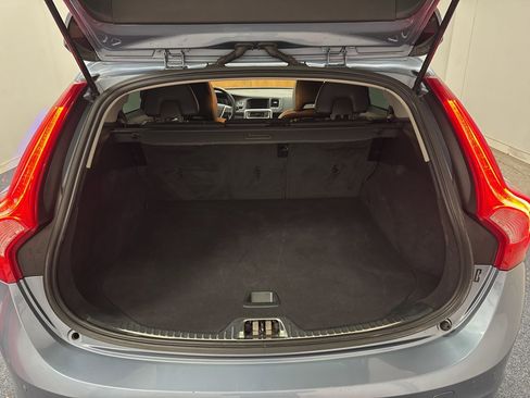 Used 2018 Volvo V60 T5 Cross Country w/ Convenience Package image 10