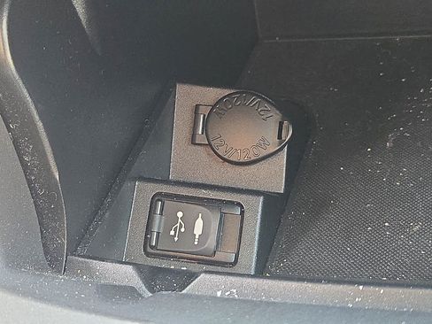 Used 2015 Toyota Camry LE FWD image 25