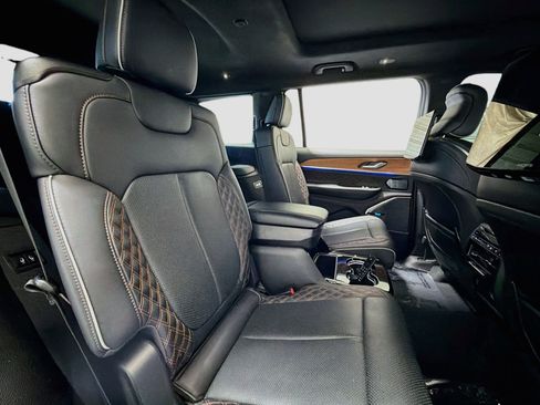 Used 2023 Jeep Grand Cherokee L Summit AWD/4WD image 21