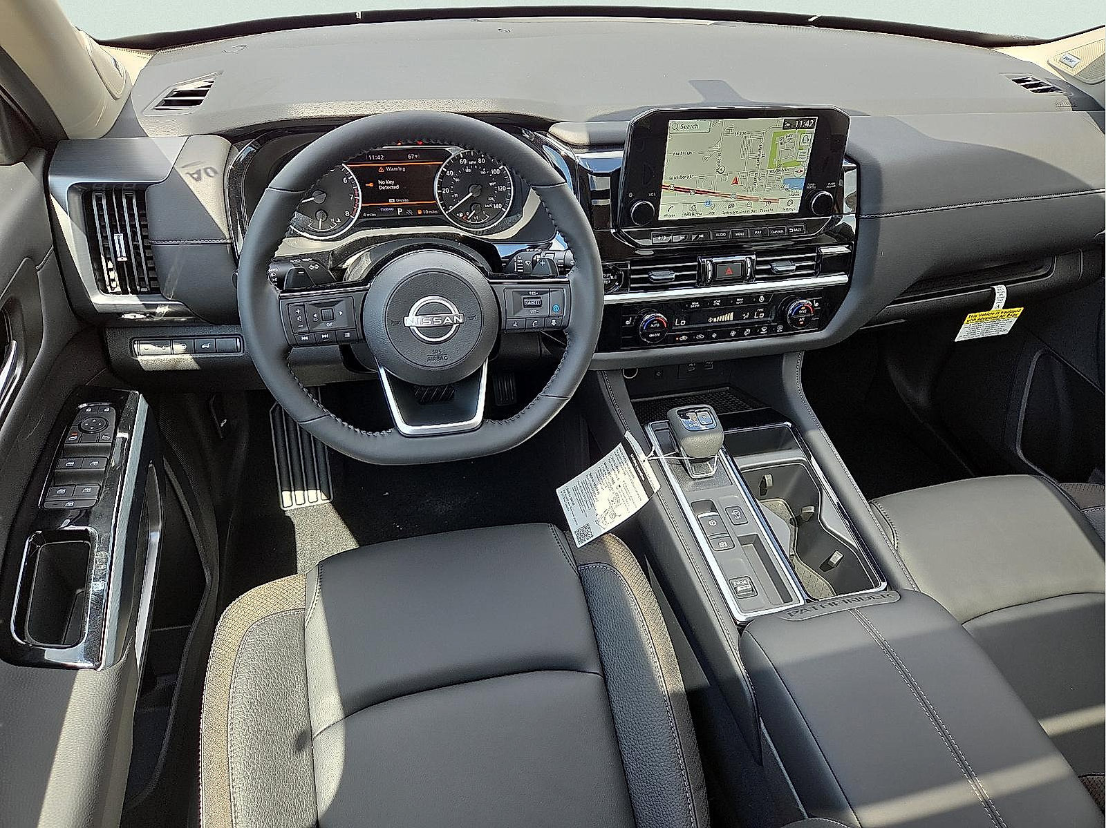 Used 2025 Nissan Pathfinder SL w/ SL Premium Package FWD image 12