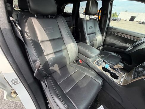 Used 2017 Jeep Grand Cherokee Overland w/ Jeep Active Safety Group AWD/4WD image 40