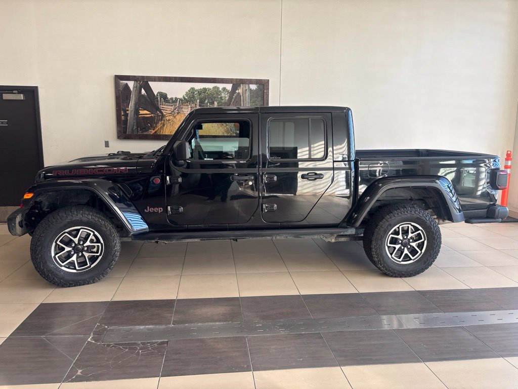 Used 2024 Jeep Gladiator Rubicon AWD/4WD image 4