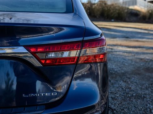 Used 2017 Toyota Avalon Limited image 11