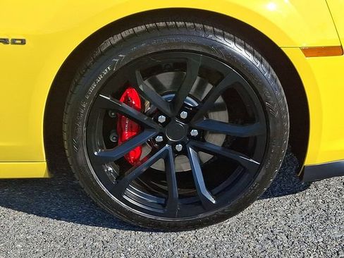 Used 2015 Chevrolet Camaro SS w/ SS Performance Package RWD image 8