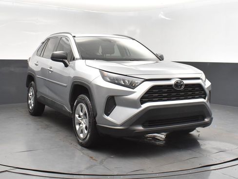 Used 2021 Toyota RAV4 LE image 9