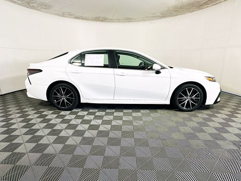 Used 2023 Toyota Camry SE w/ Convenience Package FWD image 2