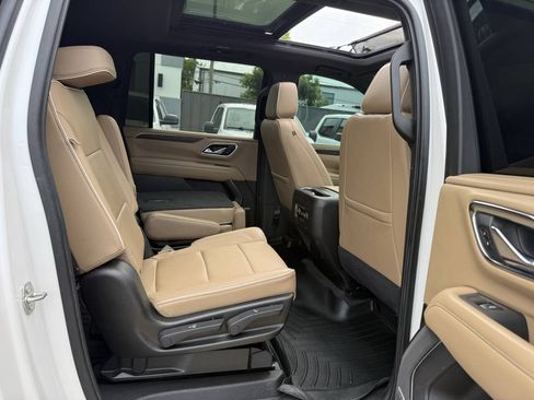 Used 2021 Chevrolet Suburban Premier AWD/4WD image 17