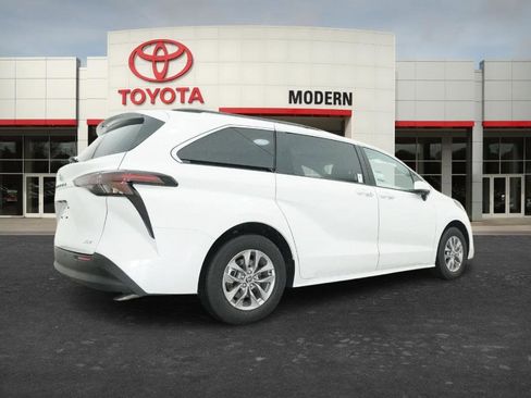 New 2026 Toyota Sienna XLE AWD/4WD image 20