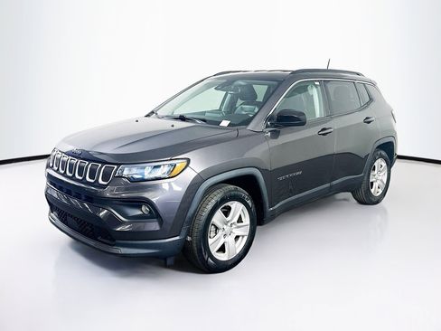 Used 2022 Jeep Compass Latitude image 3