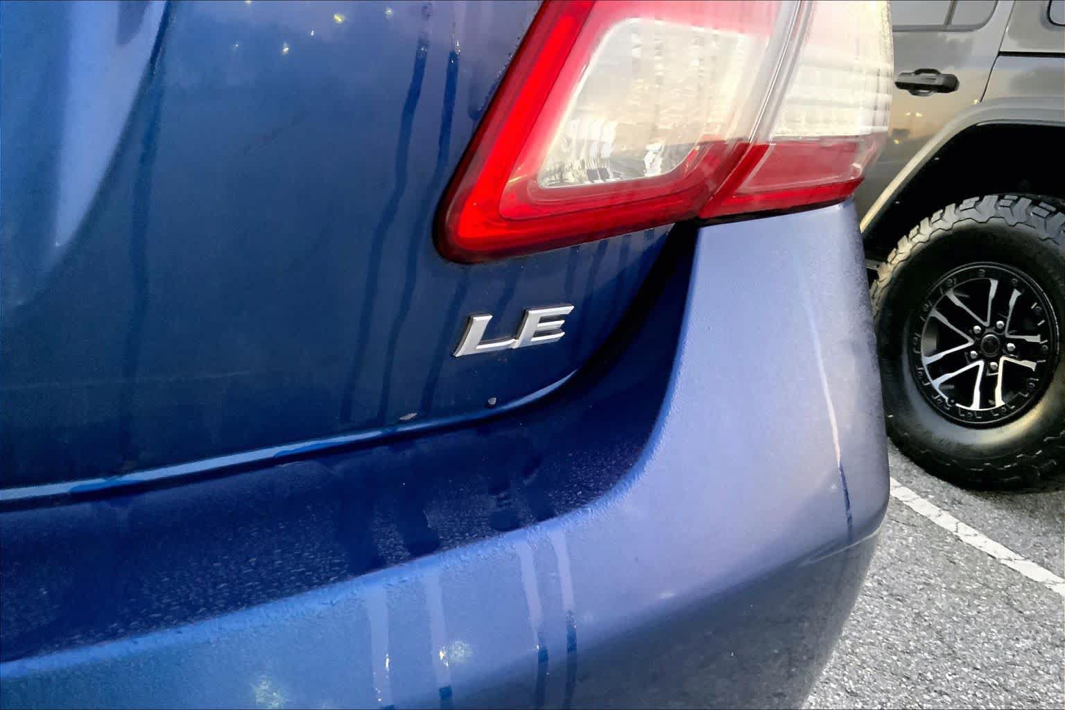 Used 2010 Toyota Camry LE FWD image 8
