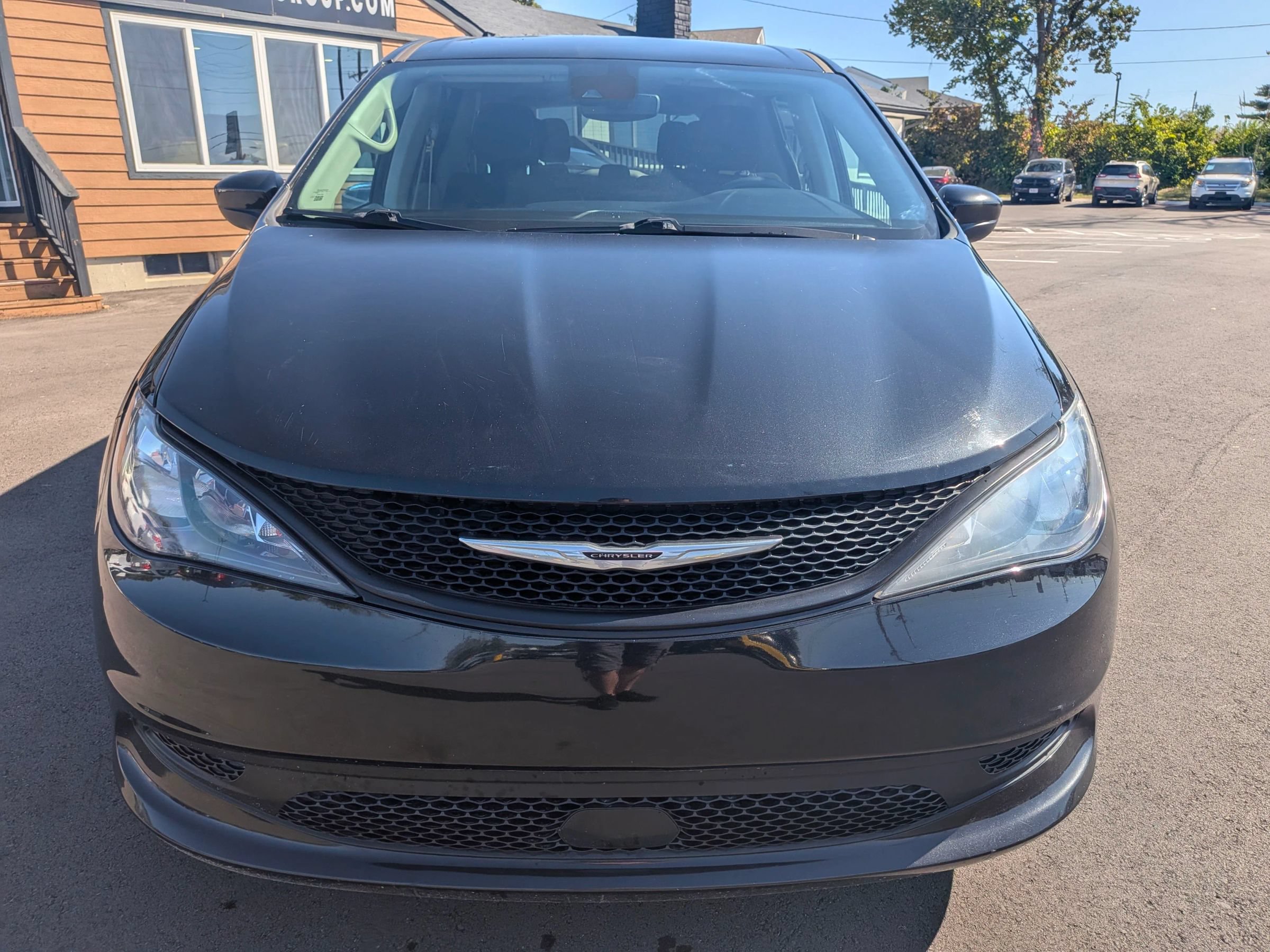 Used 2022 Chrysler Voyager LX FWD image 9