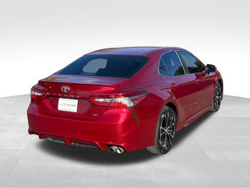 Used 2018 Toyota Camry SE image 5