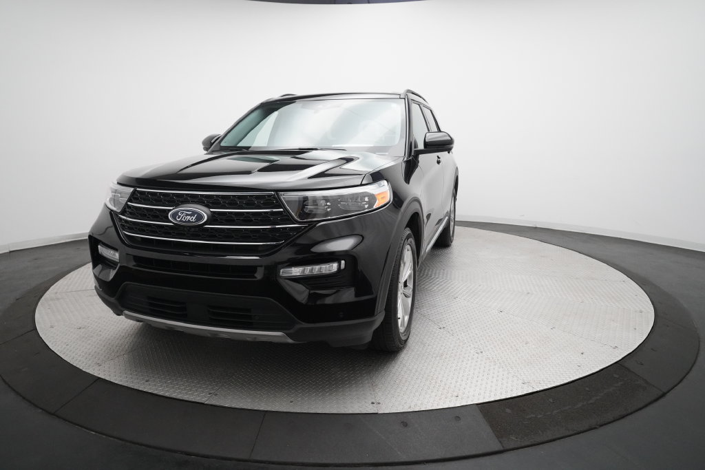 Used 2024 Ford Explorer XLT w/ Equipment Group 202A AWD/4WD image 12