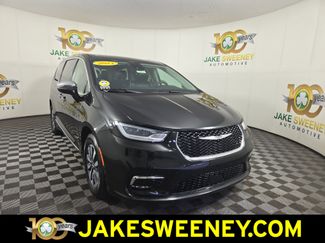 Used 2023 Chrysler Pacifica Limited FWD video 1