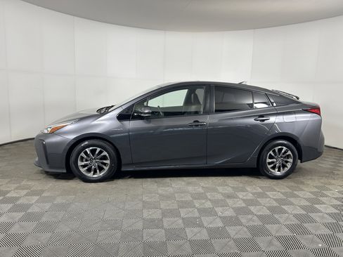 Used 2019 Toyota Prius L Eco image 2
