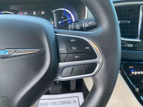 Used 2018 Chrysler Pacifica Touring Plus image 17