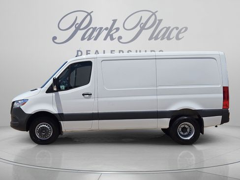 Used 2026 Mercedes-Benz Sprinter 4500 image 2