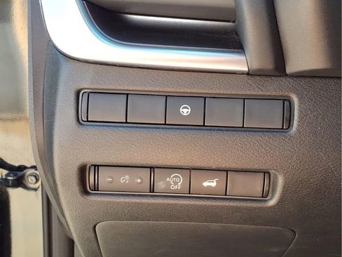 Used 2024 Nissan Rogue SV FWD image 15