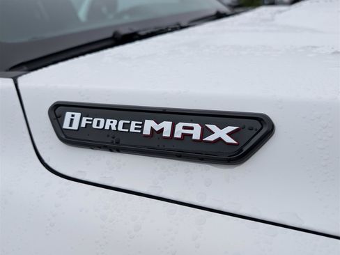 Used 2025 Toyota Tacoma TRD Sport w/ TRD Sport Upgrade Package image 9