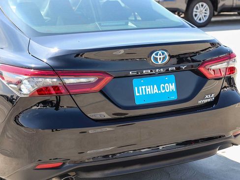 Used 2021 Toyota Camry XLE FWD image 9