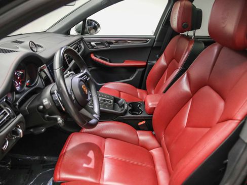 Certified 2024 Porsche Macan Turbo AWD/4WD image 21