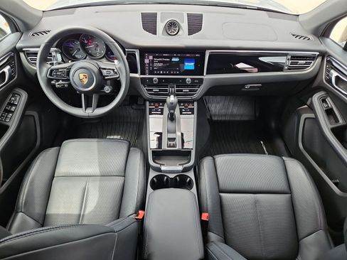 Certified 2026 Porsche Macan AWD/4WD image 23