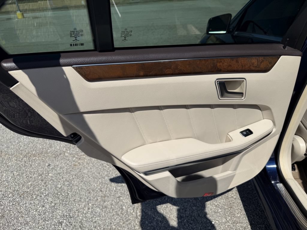 Used 2014 Mercedes-Benz E 350 Sedan image 20
