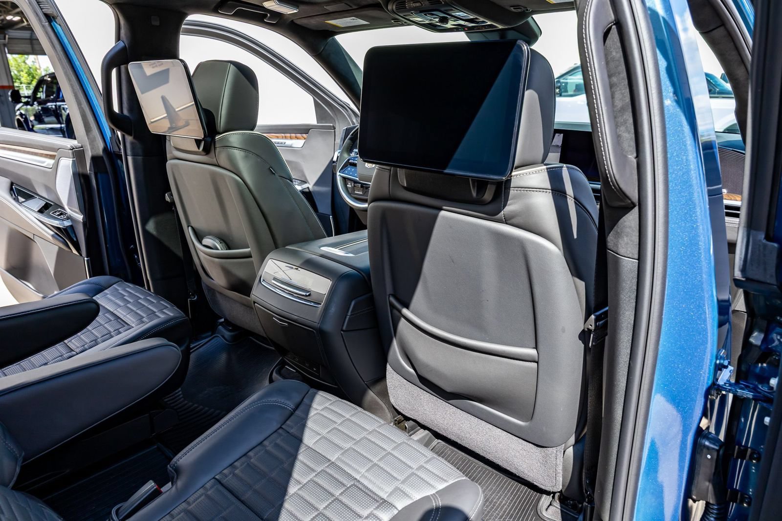 Used 2025 Cadillac Escalade Sport Platinum AWD/4WD image 33
