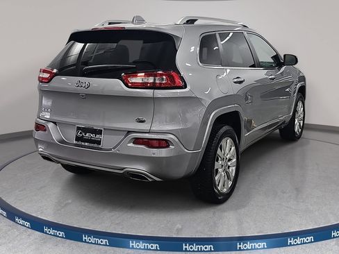 Used 2017 Jeep Cherokee Overland w/ Technology Group AWD/4WD image 6