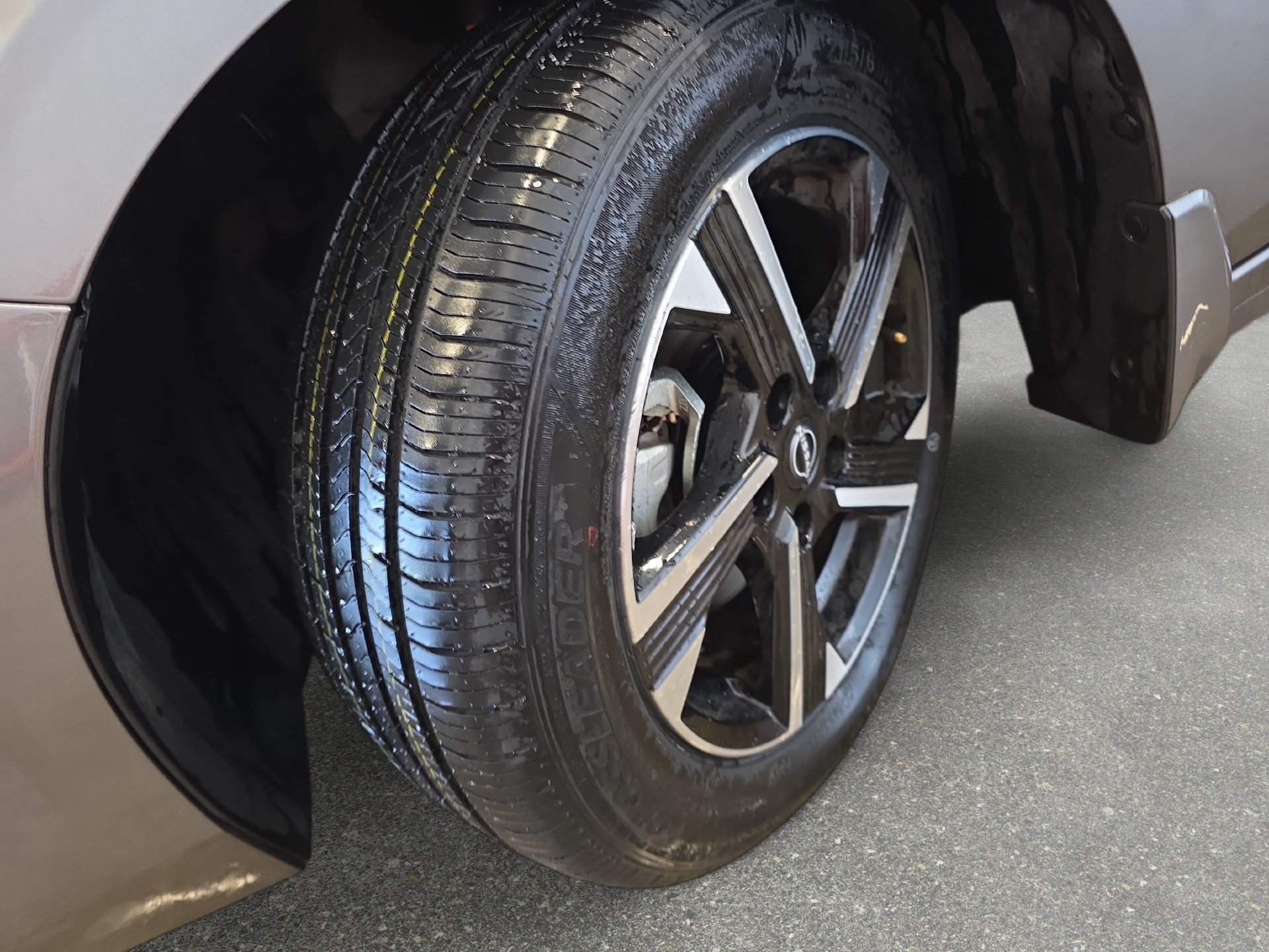 Used 2025 Nissan Sentra SV FWD image 15