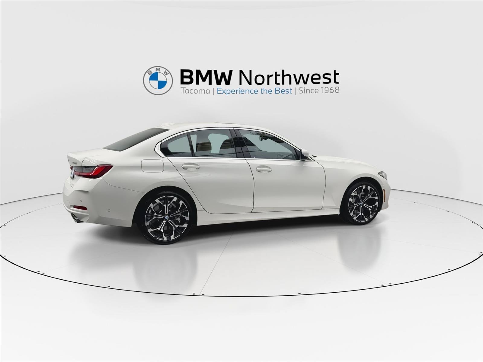 Used 2026 BMW 330i xDrive Sedan w/ Parking Assistance Package AWD/4WD image 4