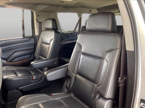 Used 2015 Chevrolet Suburban LTZ RWD image 20